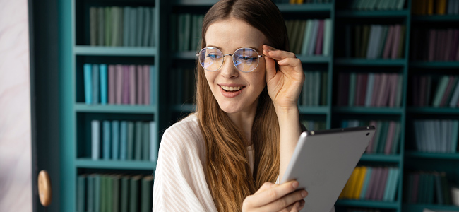 CTA-1.1Y-female-mobile-Fayyaz-Musa-Yorkshire-Eye-Doctor-Elland-Yorkshire